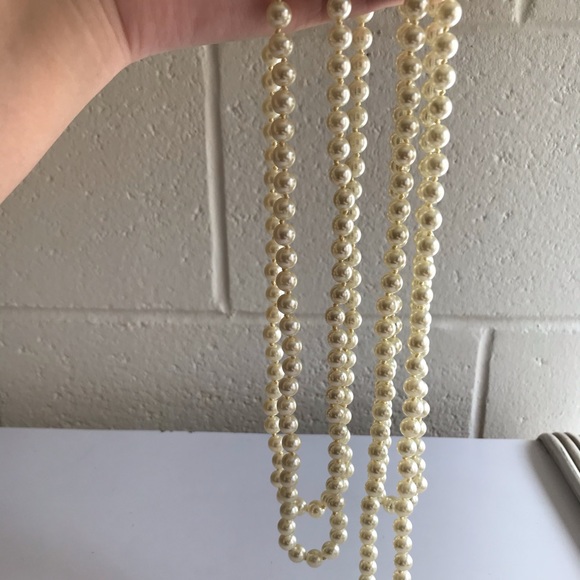 2 LONG PEARL NECKLACES - Picture 6 of 8